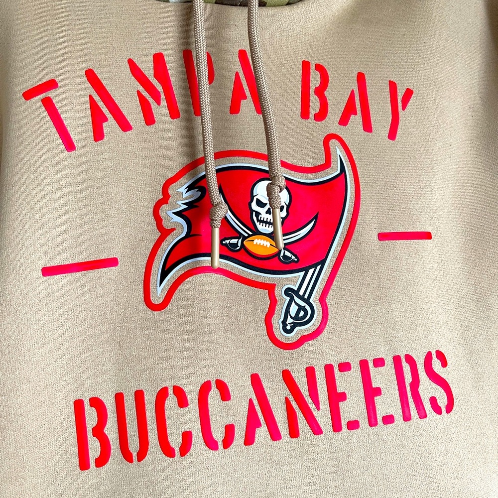 Salute to service Tampa Bay Buccaneers Hoodie